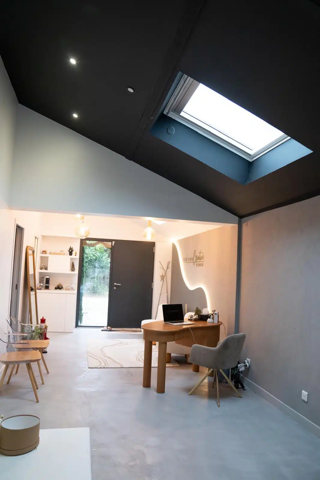 Transformation d'un garage en studio photo à Maurepas (78) - après travaux